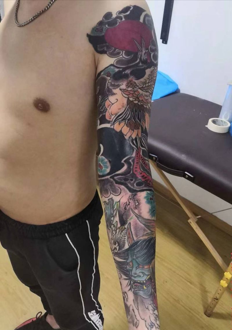 老传统和新传统的拼接花臂