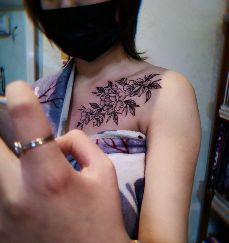 锁骨素花纹身图片_肩部点刺素花锁骨素花纹身图案