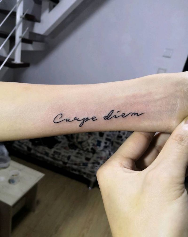 字母纹身图片_手臂花体字纹身图案