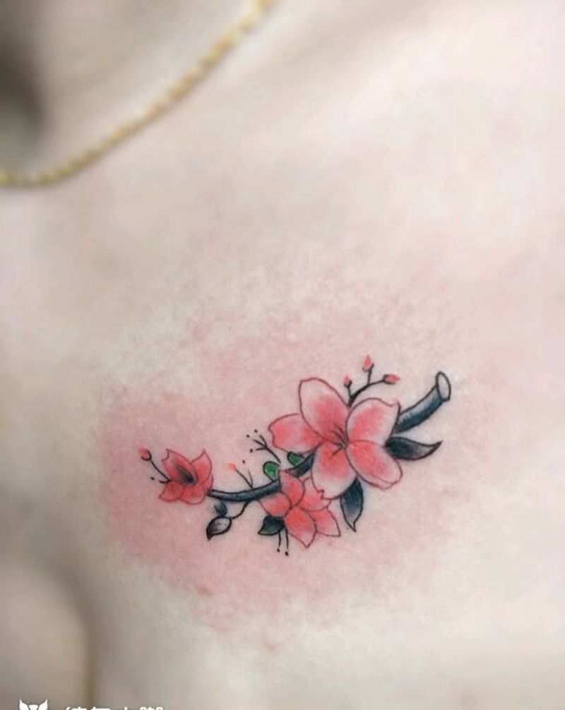 樱花纹身图片_胸部纹身图案