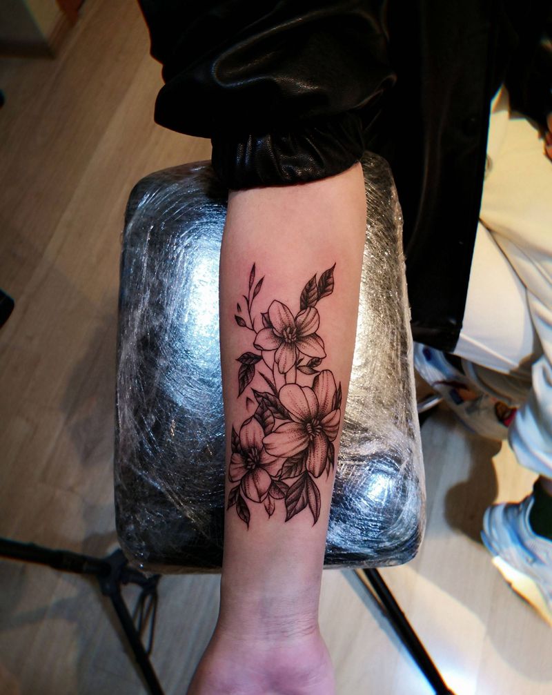 素花纹身纹身图片_手臂点刺素花纹身图案