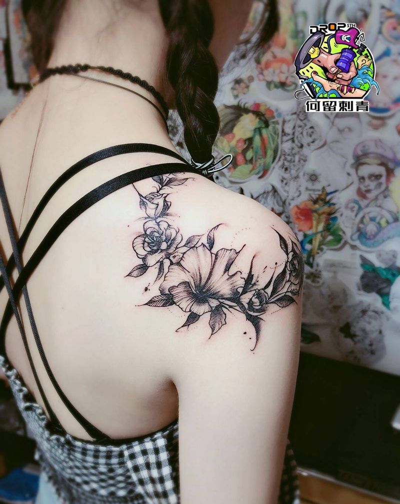 肩花纹身图片_肩部欧美写实新传统纹身图案