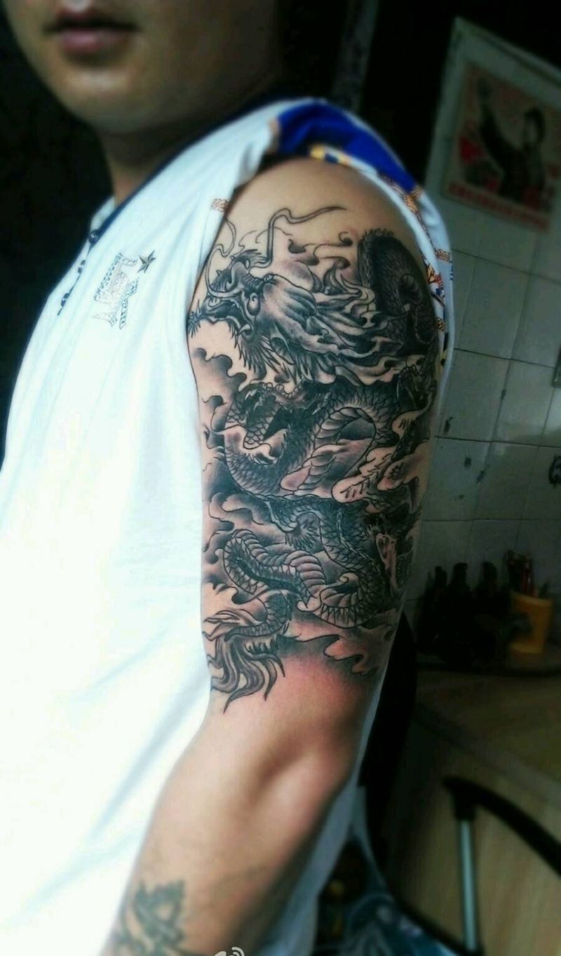 盖图，龙。纹身图片_肩部传统成品纹身图案