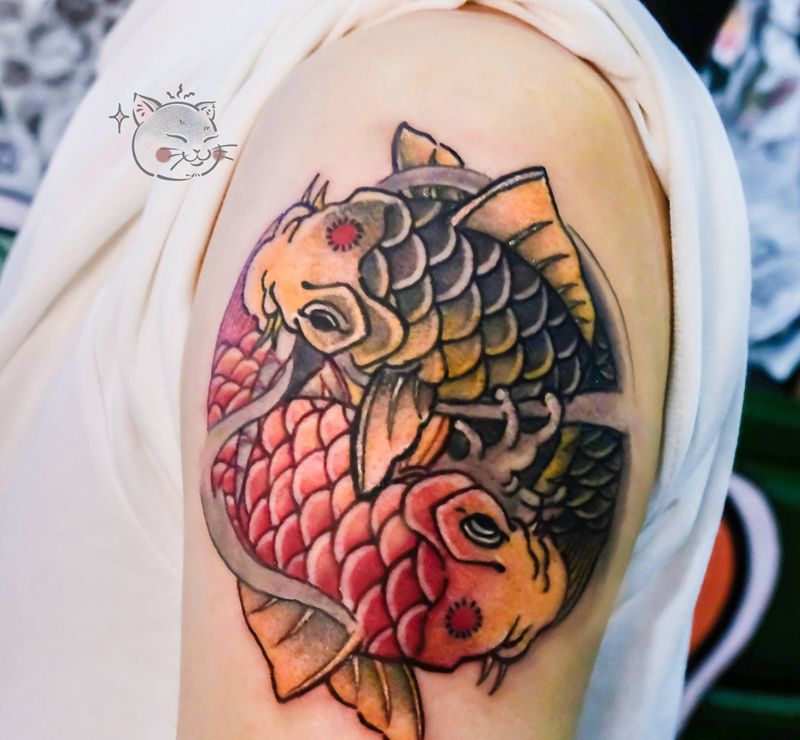传统双鱼纹身图片_手臂老传统鱼传统彩色纹身图案