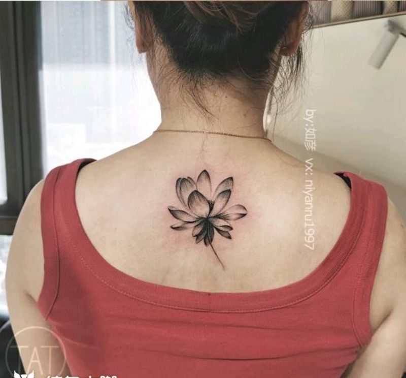 水墨莲花纹身图片_水墨纹身图案