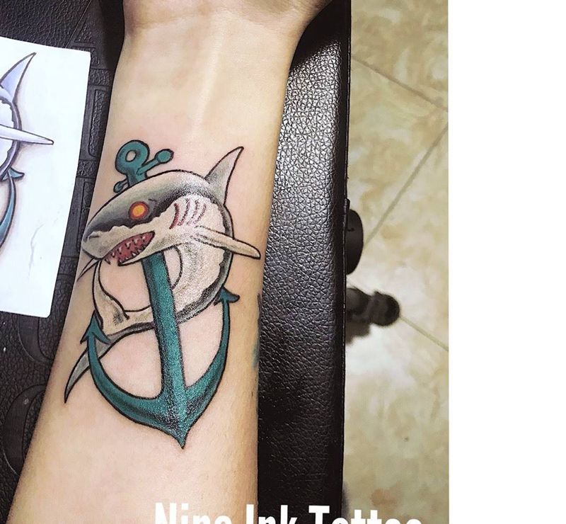 手臂鲨鱼纹身图片