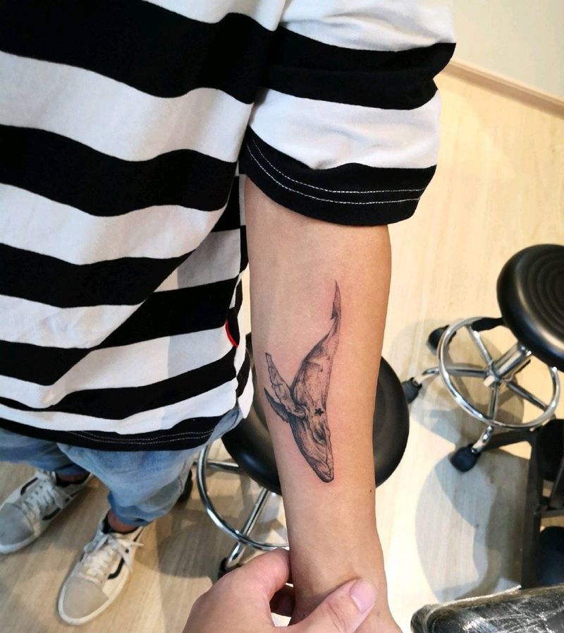 鲲–点刺风格纹身图片_手臂点刺鲲纹身图案