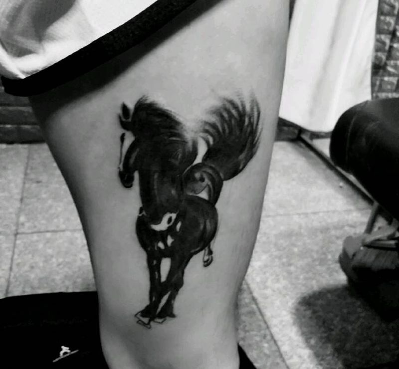 马纹身图片_腿部纹身图案