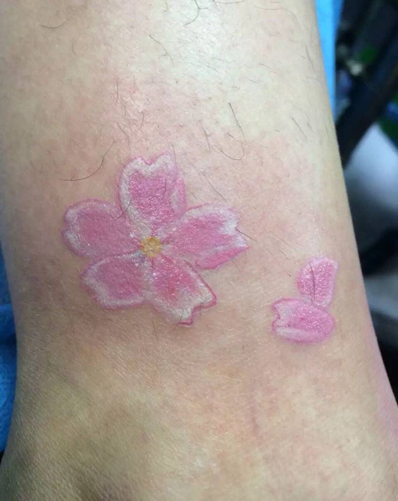 小花纹身图片_脚部清新纹身图案