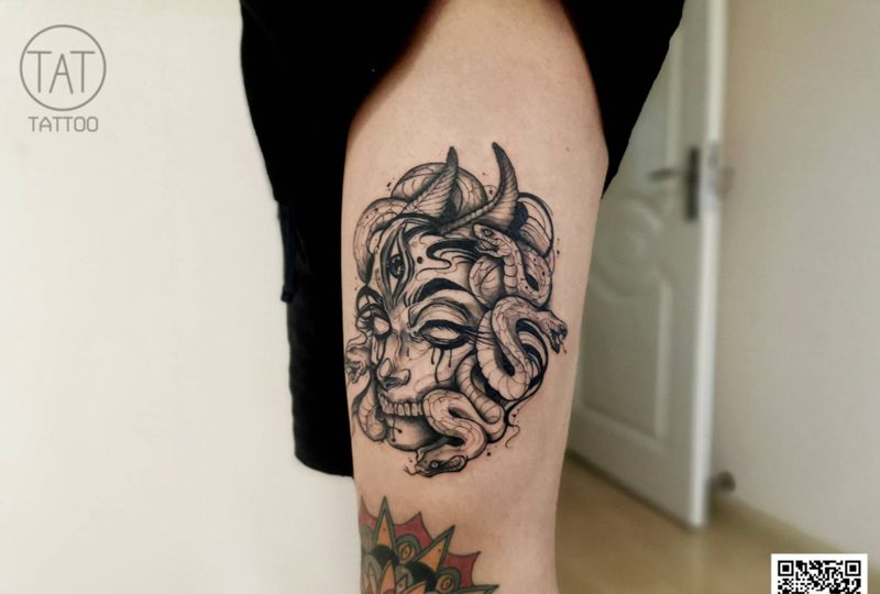 暗黑风纹身图片_腿部纹身图案