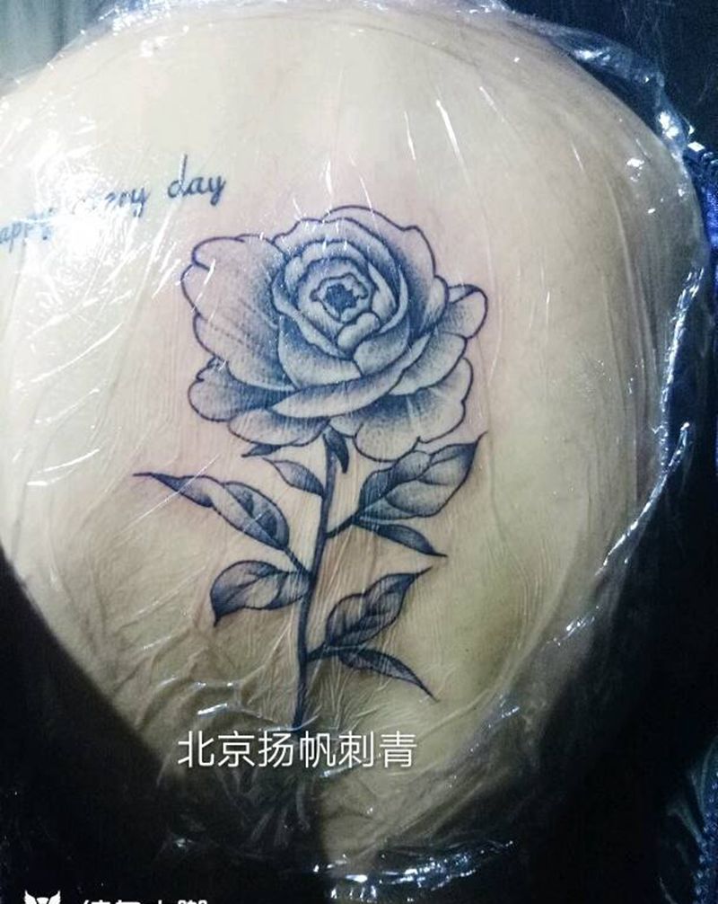 点刺小花纹身图片