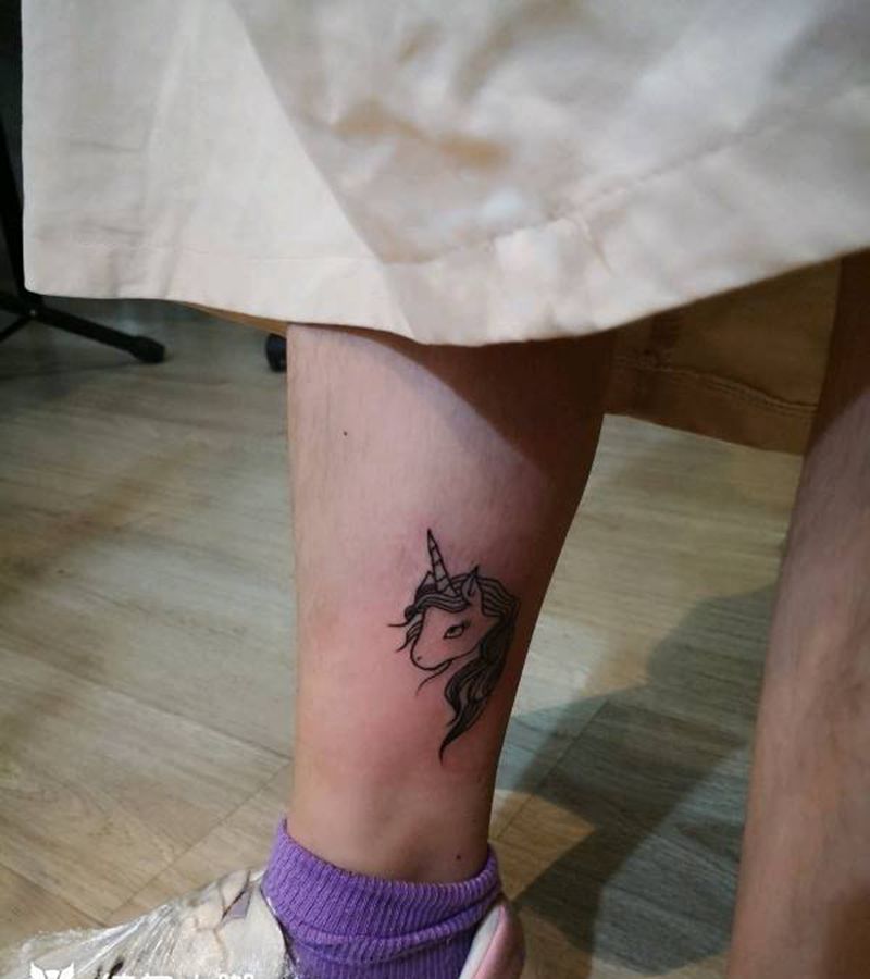 脚踝小纹身––独角兽