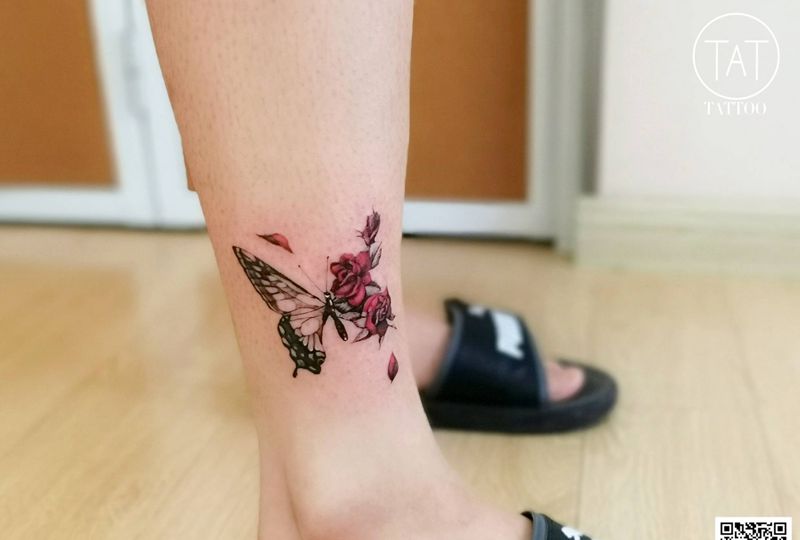 蝴蝶精致小图纹身图片_腿部纹身图案