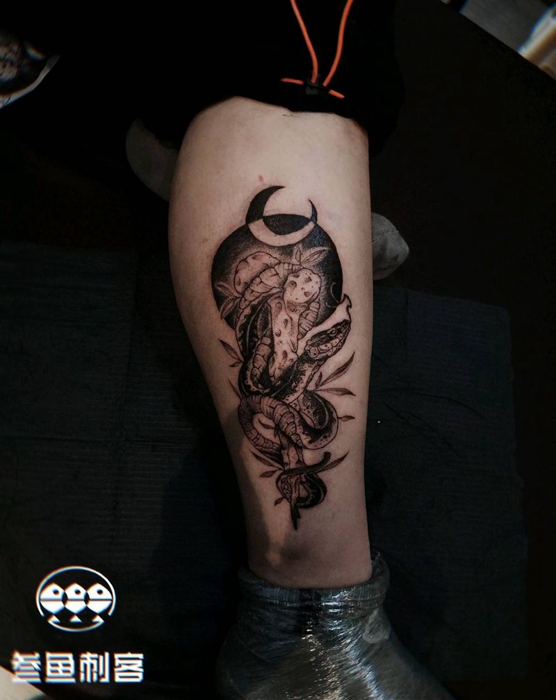 蛇主题纹身图片_腿部点刺蛇纹身图案