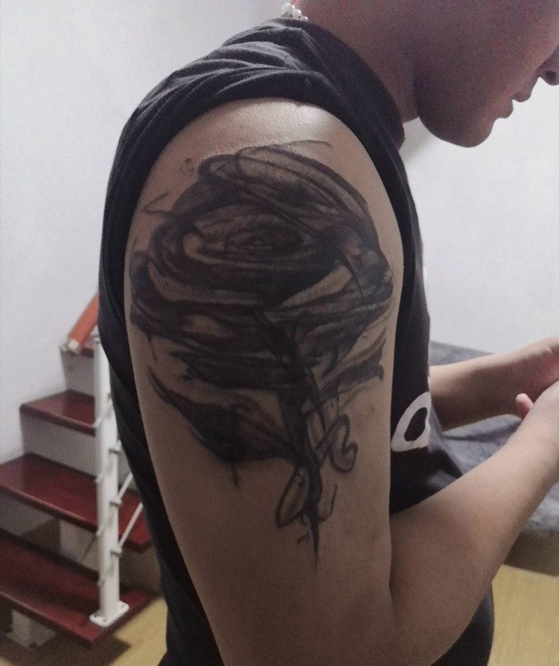 玫瑰纹后，浪漫风流