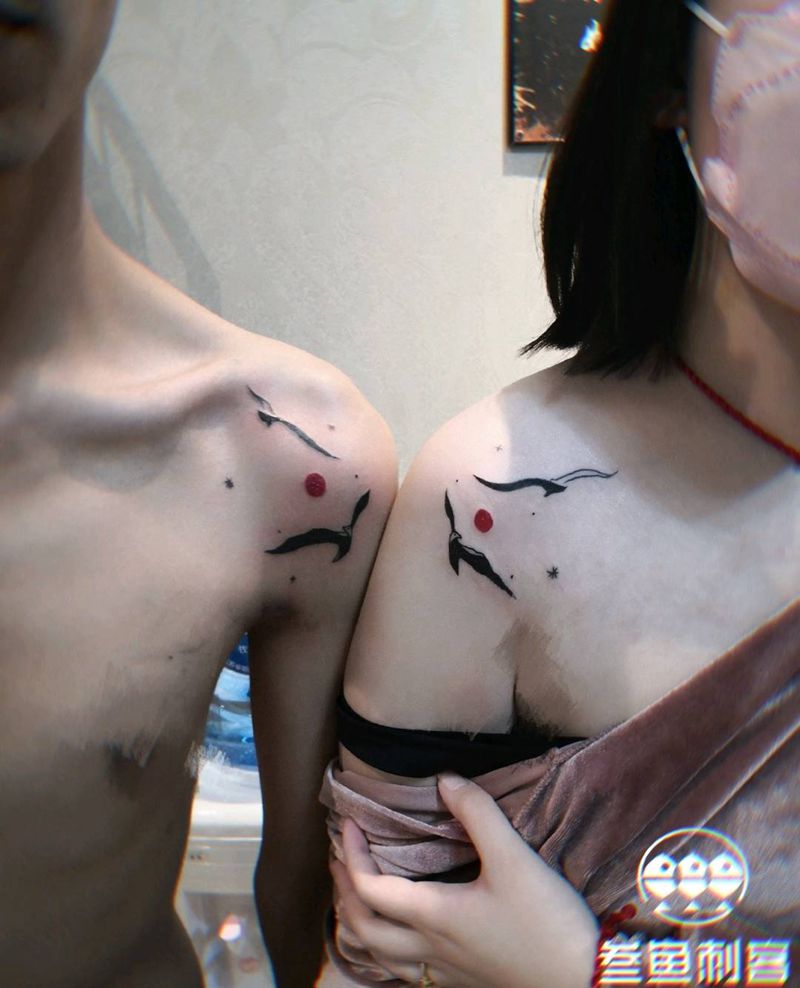 情侣纹身–飞鸟纹身图片_肩部情侣飞鸟纹身图案