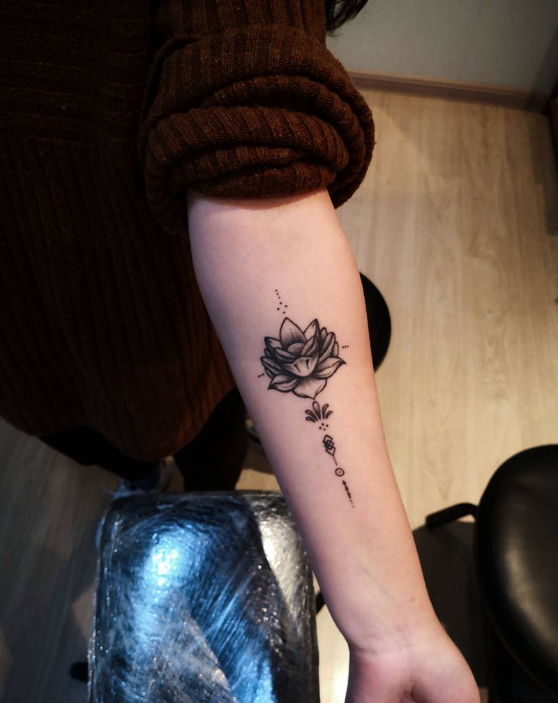 秀纹身纹身图片_手臂点刺荷花纹身图案