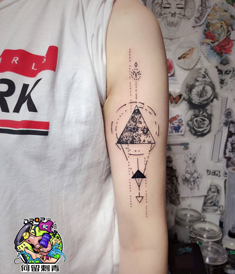 几何星球纹身图片_手臂几何点刺纹身图案