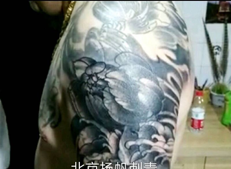 半甲遮盖纹身图片