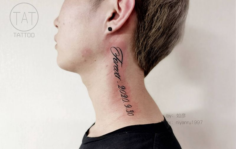 颈部字母纹身纹身图片_颈部纹身图案