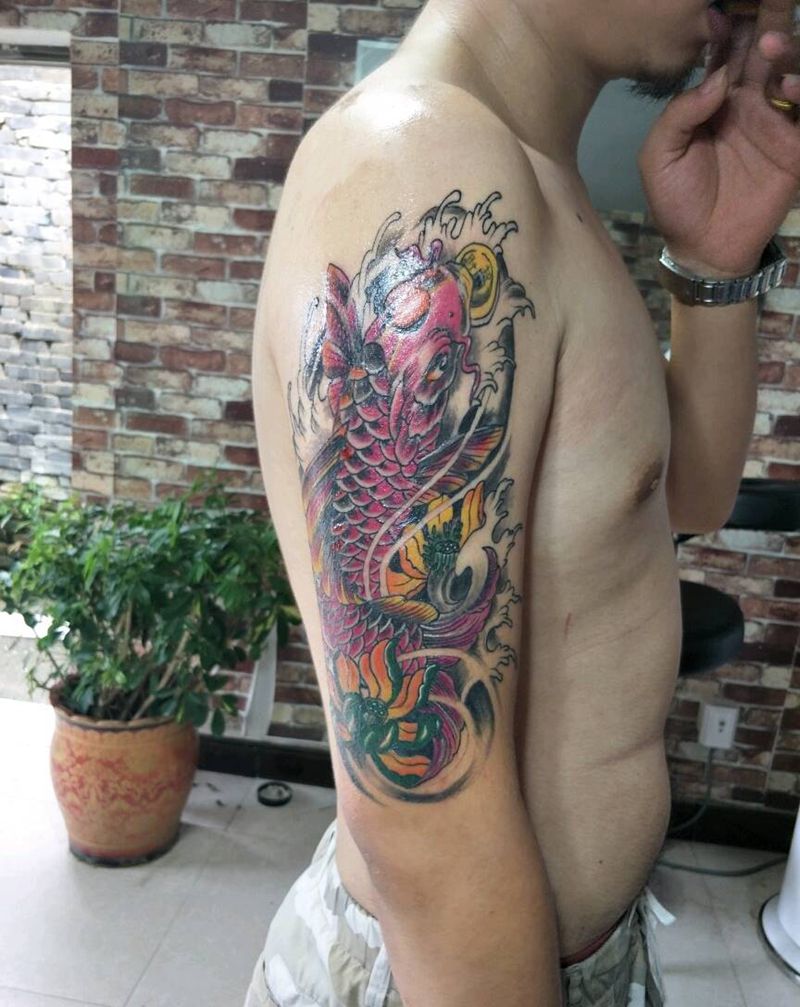 鲫鱼莲花纹身图片