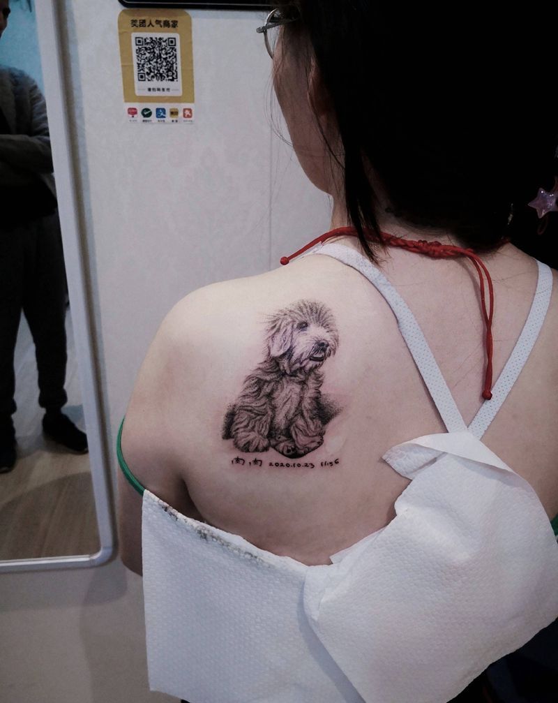 萌宠狗狗纹身图片_肩部背部点刺狗狗纹身图案