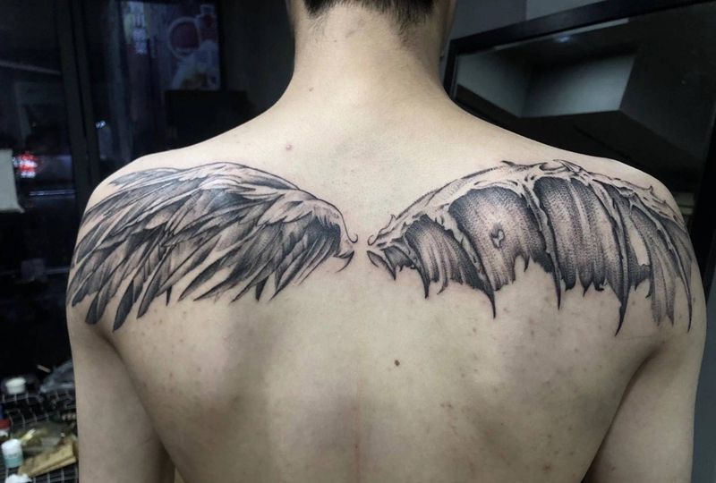 翅膀纹身图片_背部纹身图案