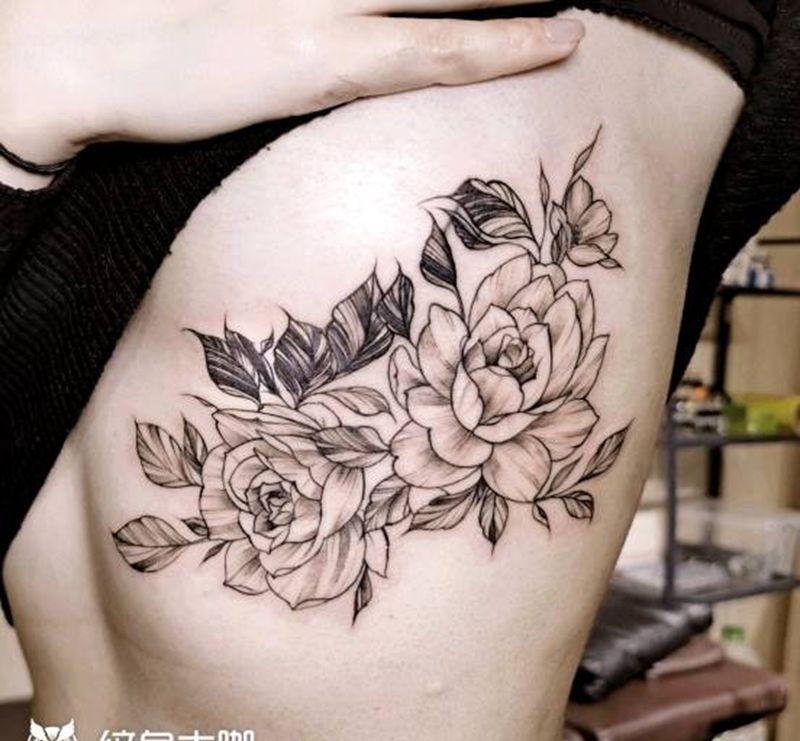 素花遮盖纹身图片_胸部纹身图案