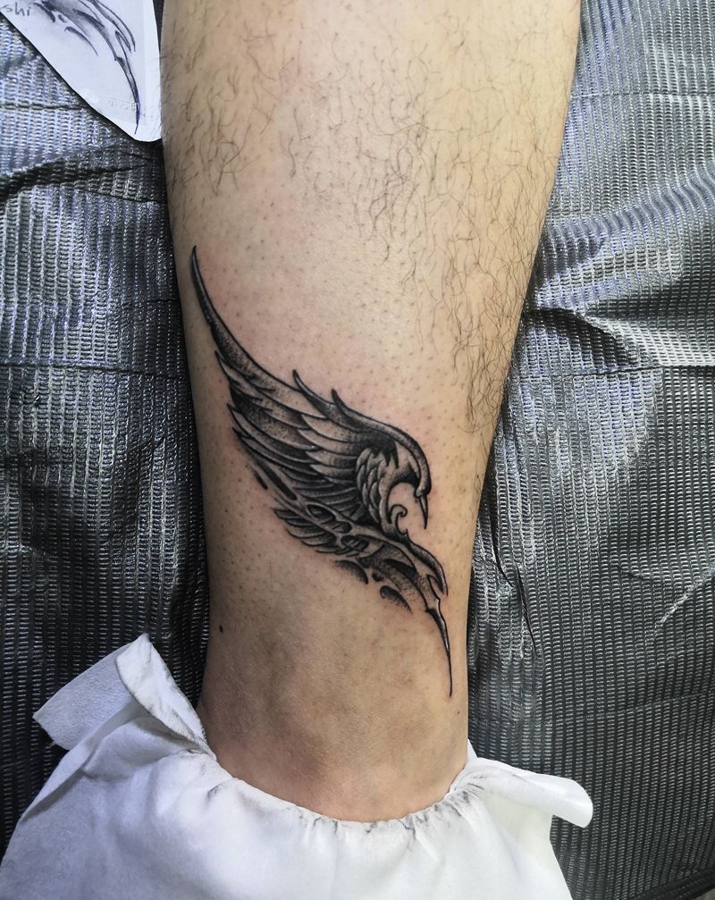 脚踝翅膀纹身图片_腿部点刺纹身图案