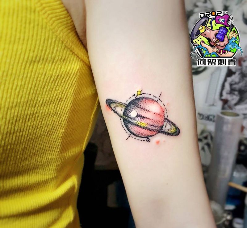 小星球纹身图片_手臂点刺纹身图案