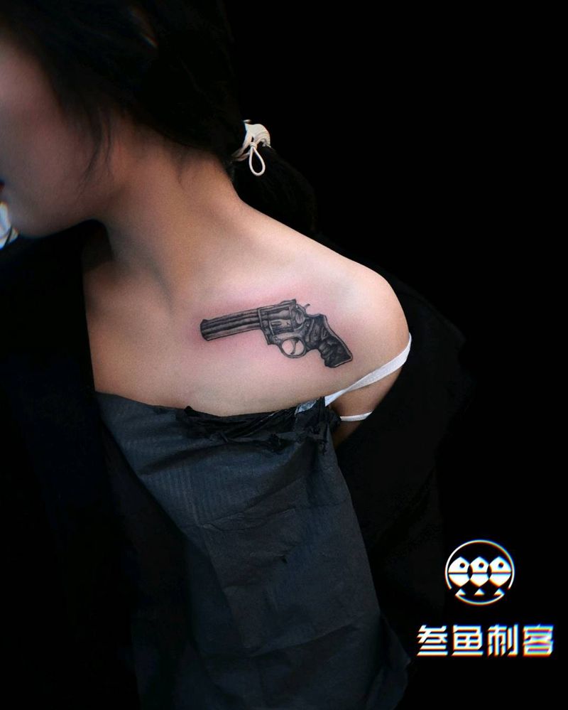 锁骨手枪✘纹身图片_点刺手枪锁骨纹身图案