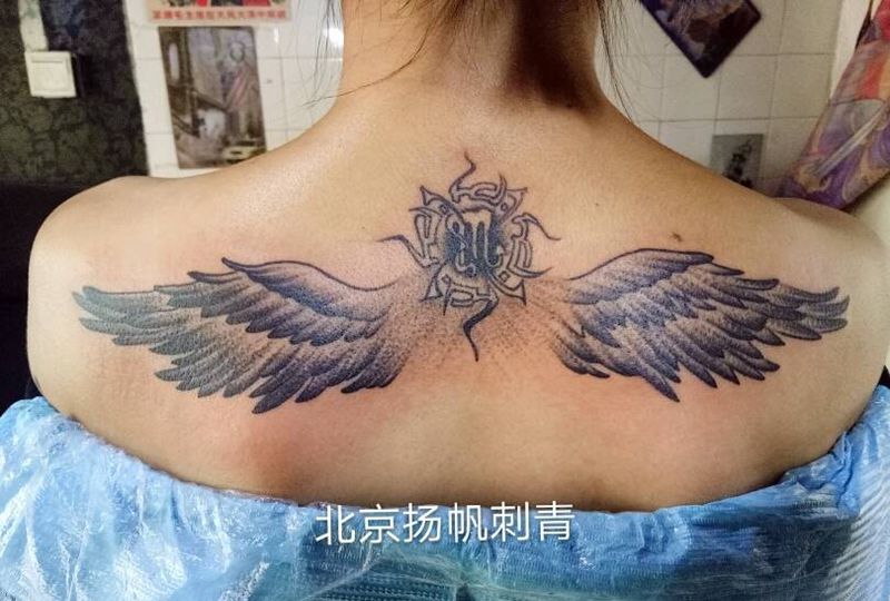 天蝎座翅膀纹身图片