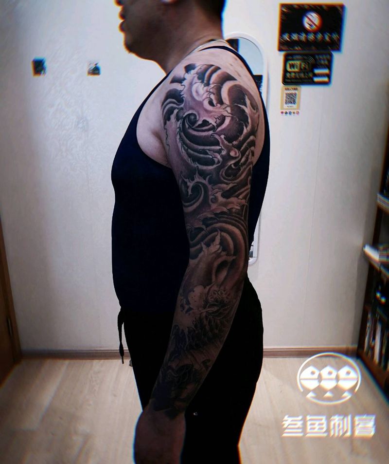 浪花拼接（花臂）纹身图片_手臂老传统浪花花臂纹身图案