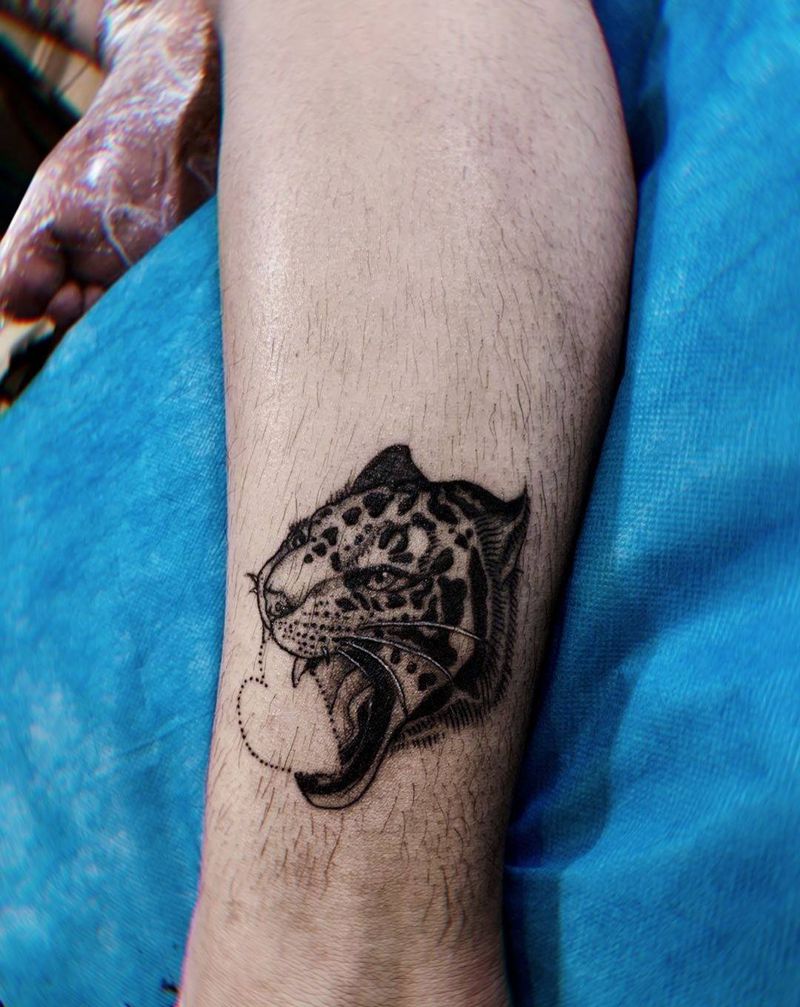 脚踝虎↘恢复纹身图片_腿部新传统点刺老虎纹身图案