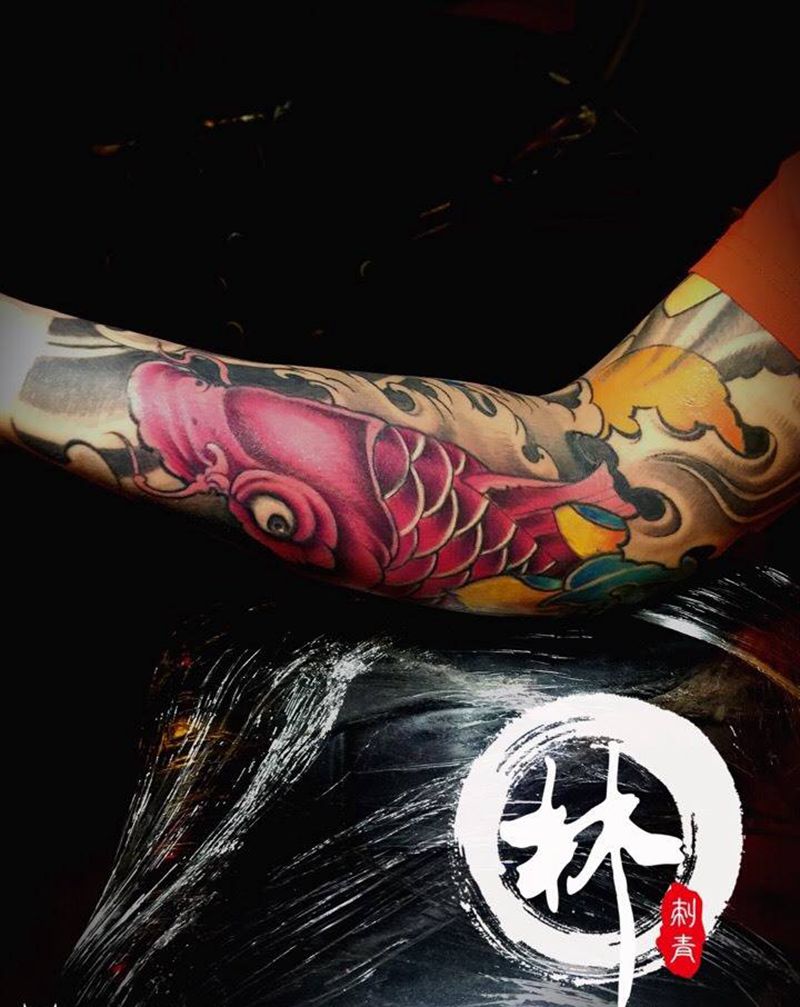 花臂鲤鱼纹身图片