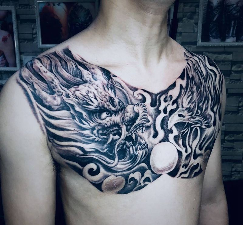 龙凤牌文胸纹身图片_胸部新传统纹身图案