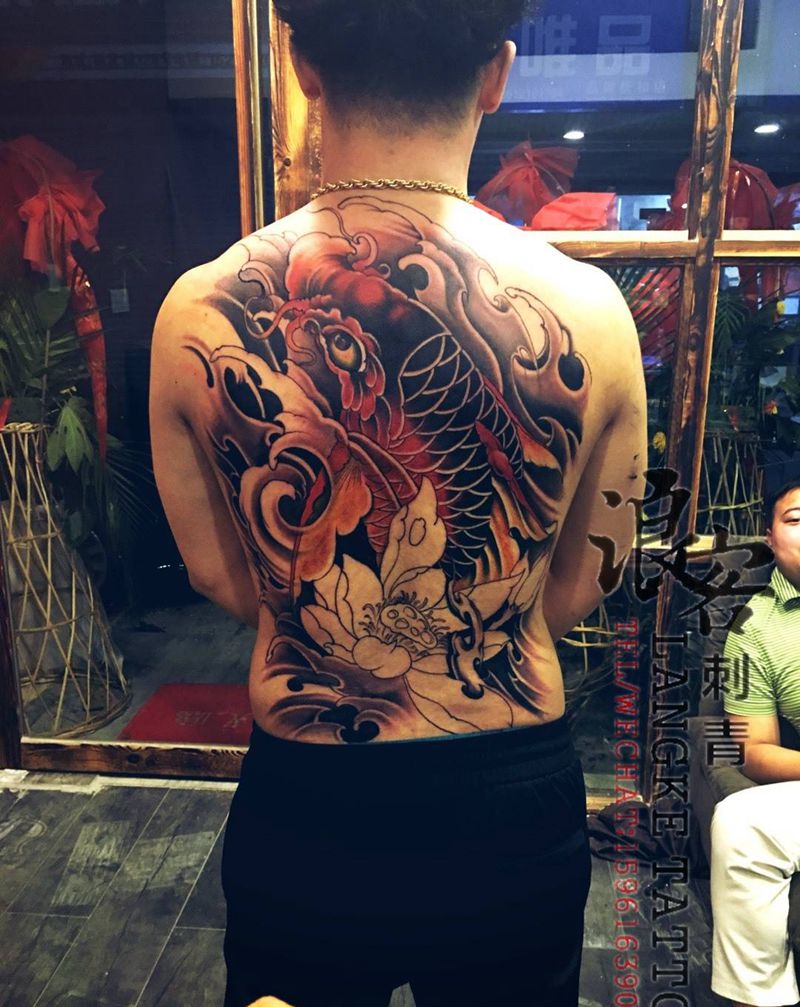 鲤鱼坐莲纹身图片