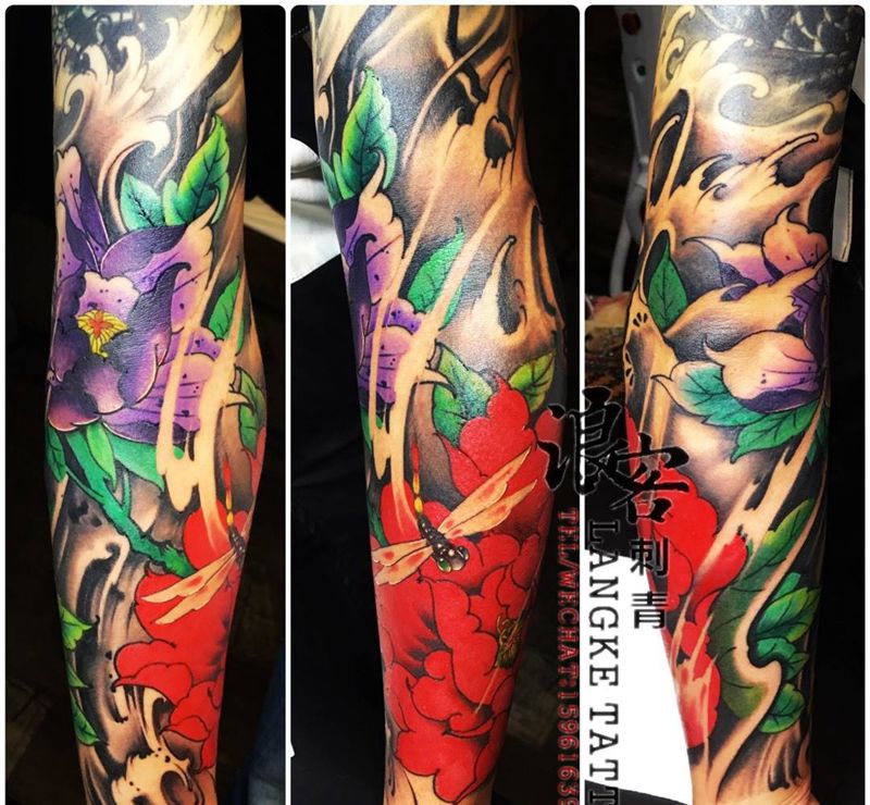 蜻蜓牡丹花臂纹身图片_成品传统写实动物植物江阴无锡花臂纹身图案