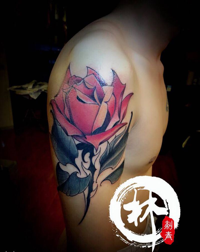 玫瑰纹身图片_手臂新传统纹身图案
