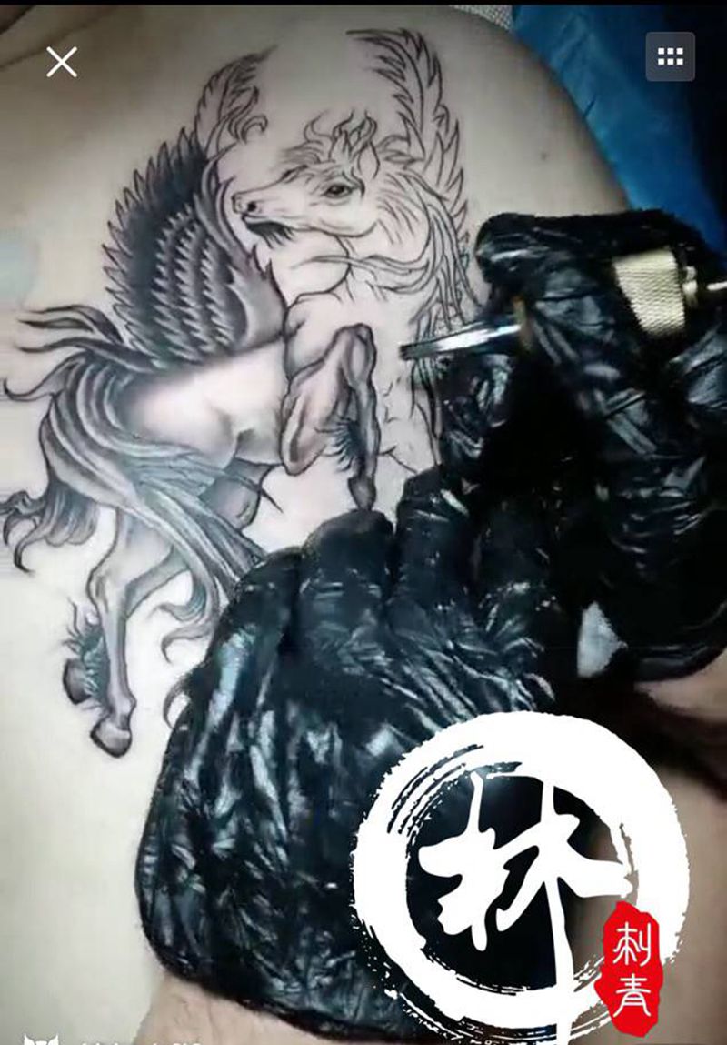 林刺青作品，马到成功纹身图片_胸部新传统纹身图案