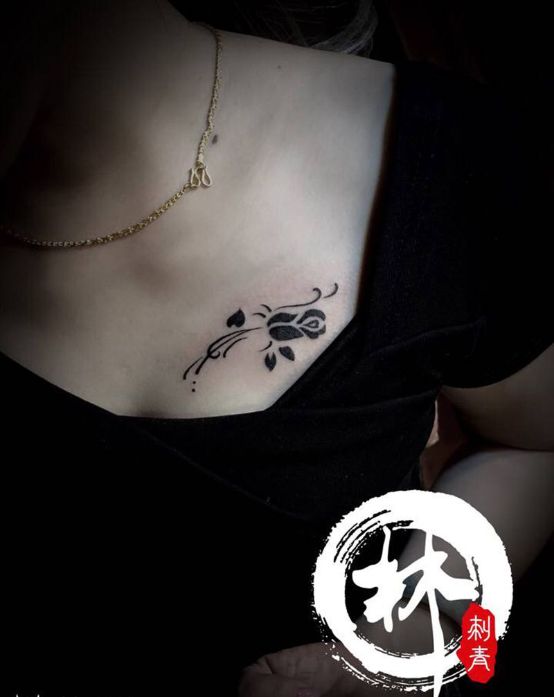 玫瑰纹身图片_胸部图腾纹身图案