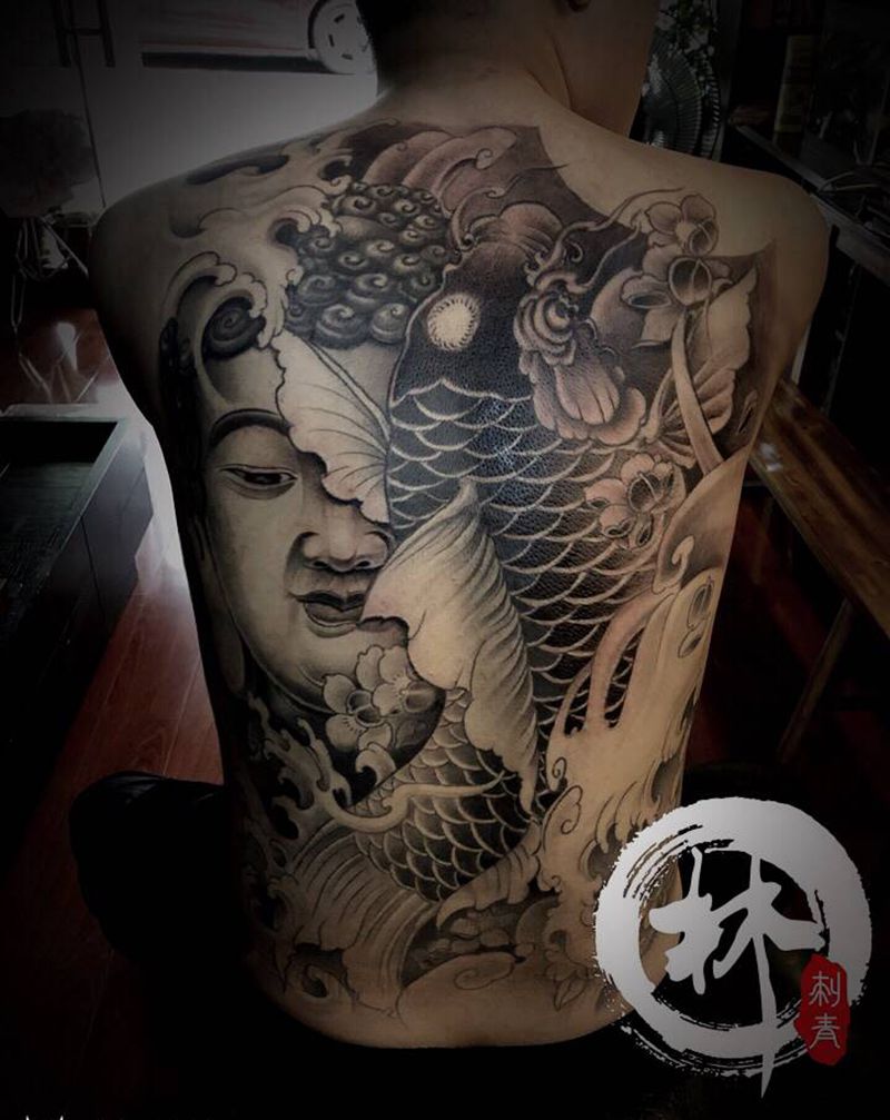 佛鱼纹身图片_背部新传统纹身图案