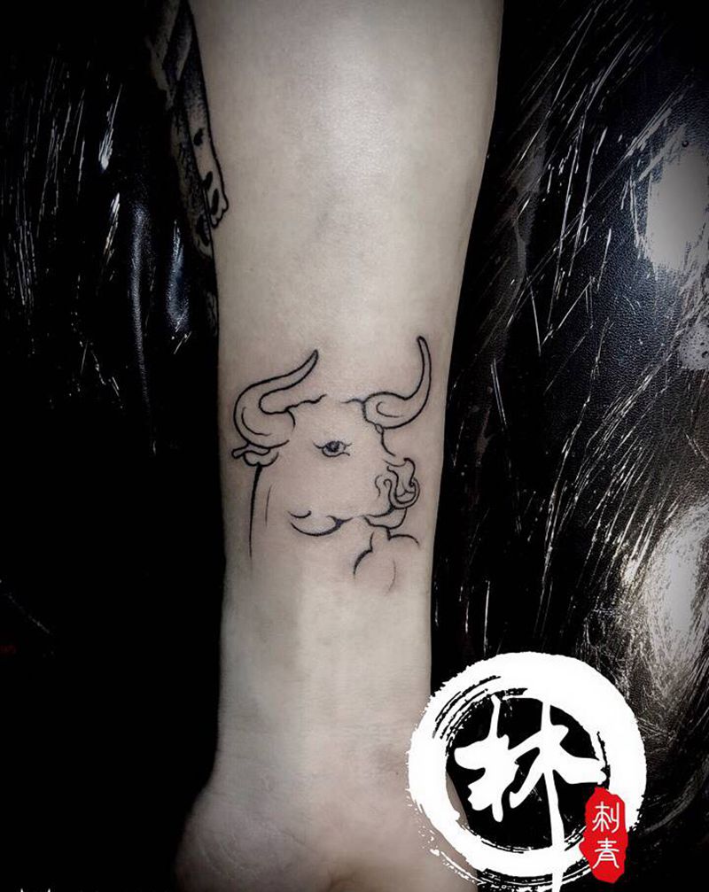 牛纹身图片_手臂纹身图案