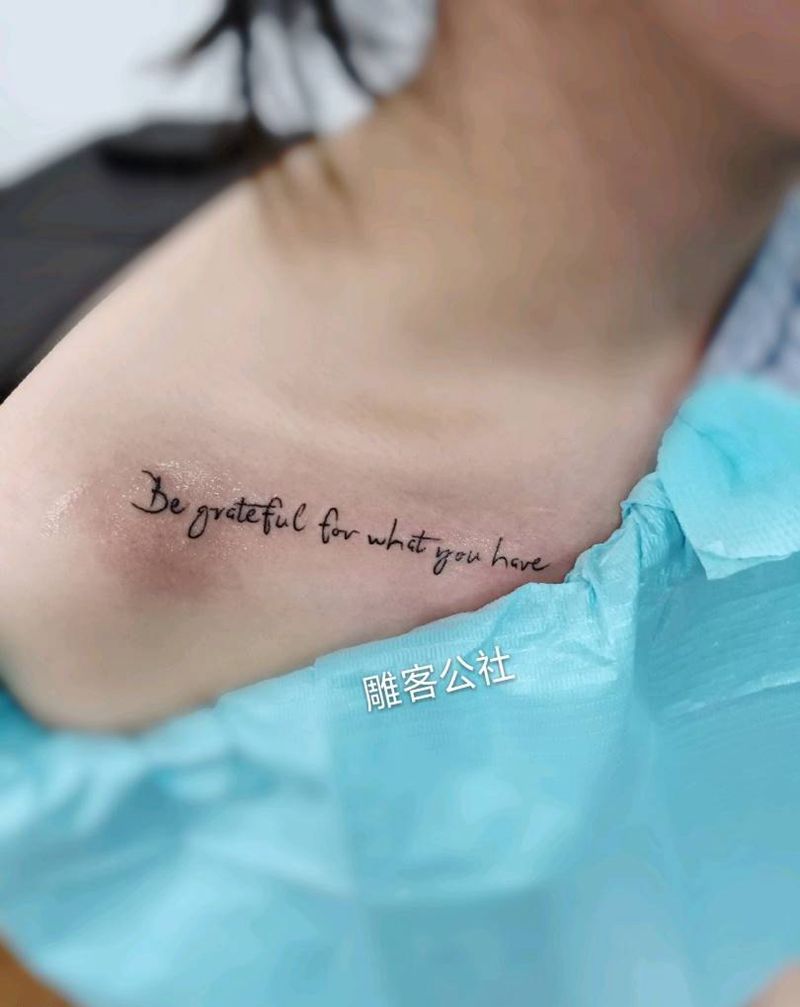 字母纹身图片_胸部清新字符纹身图案