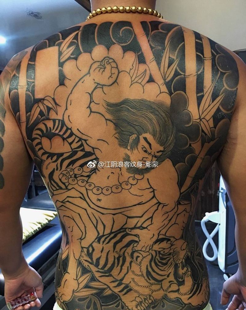 武松打虎纹身图片