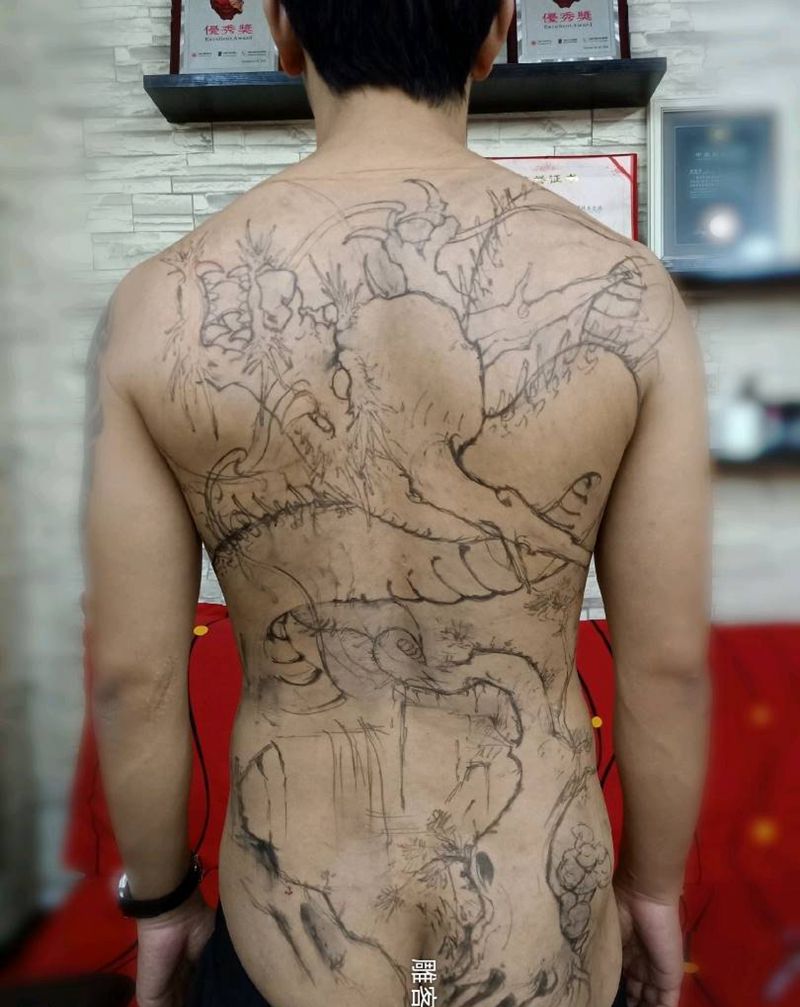 龙纹身图片_背部新传统纹身图案