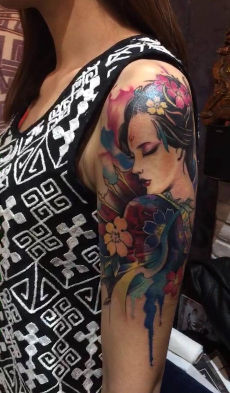 大臂艺妓纹身图片