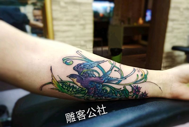 燕子纹身图片_手臂水墨纹身图案