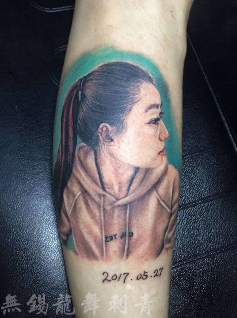 她纹身图片_成品腿部肖像原创纹身图案
