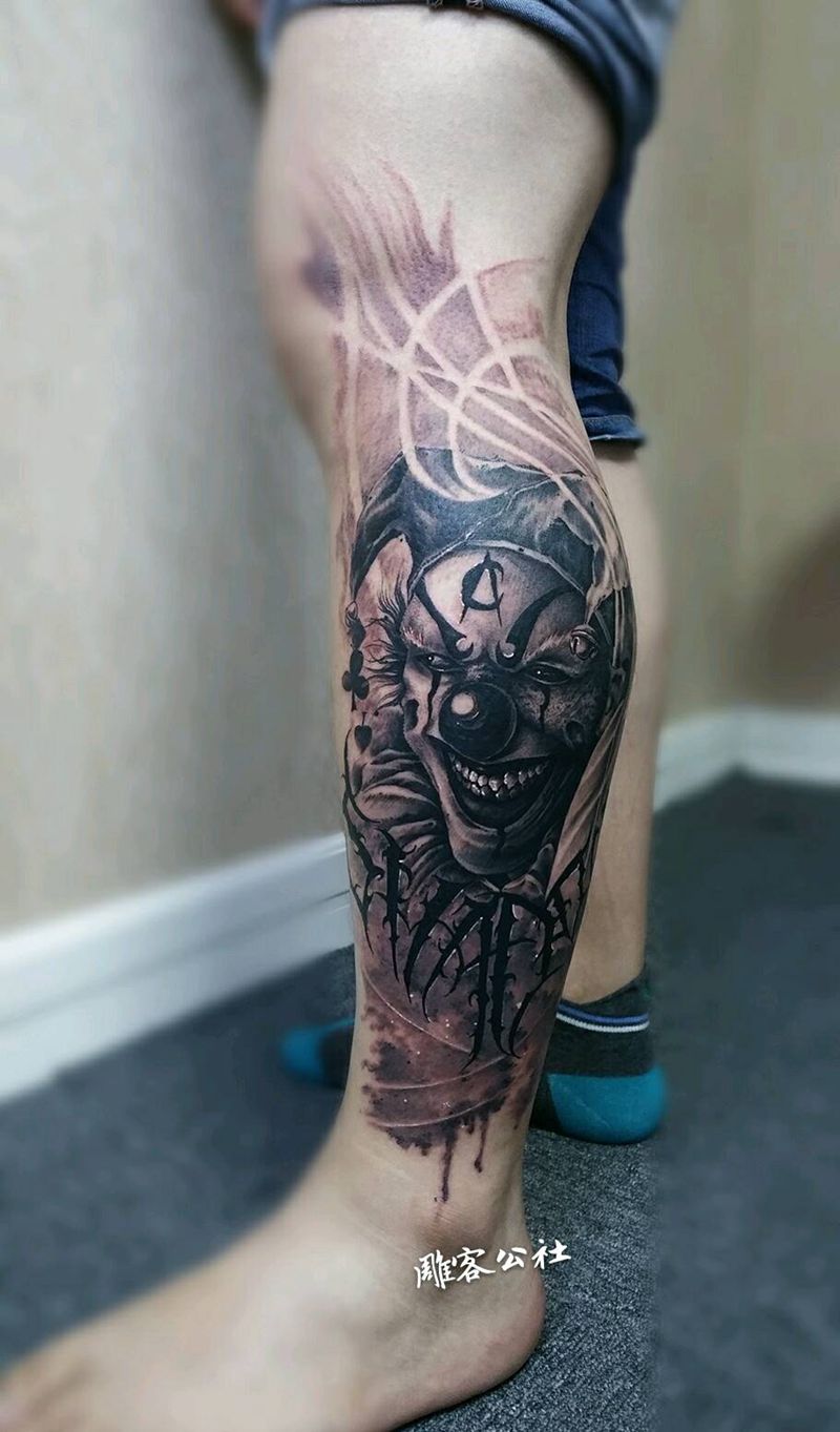 小丑纹身图片_腿部脚部欧美写实人物纹身图案